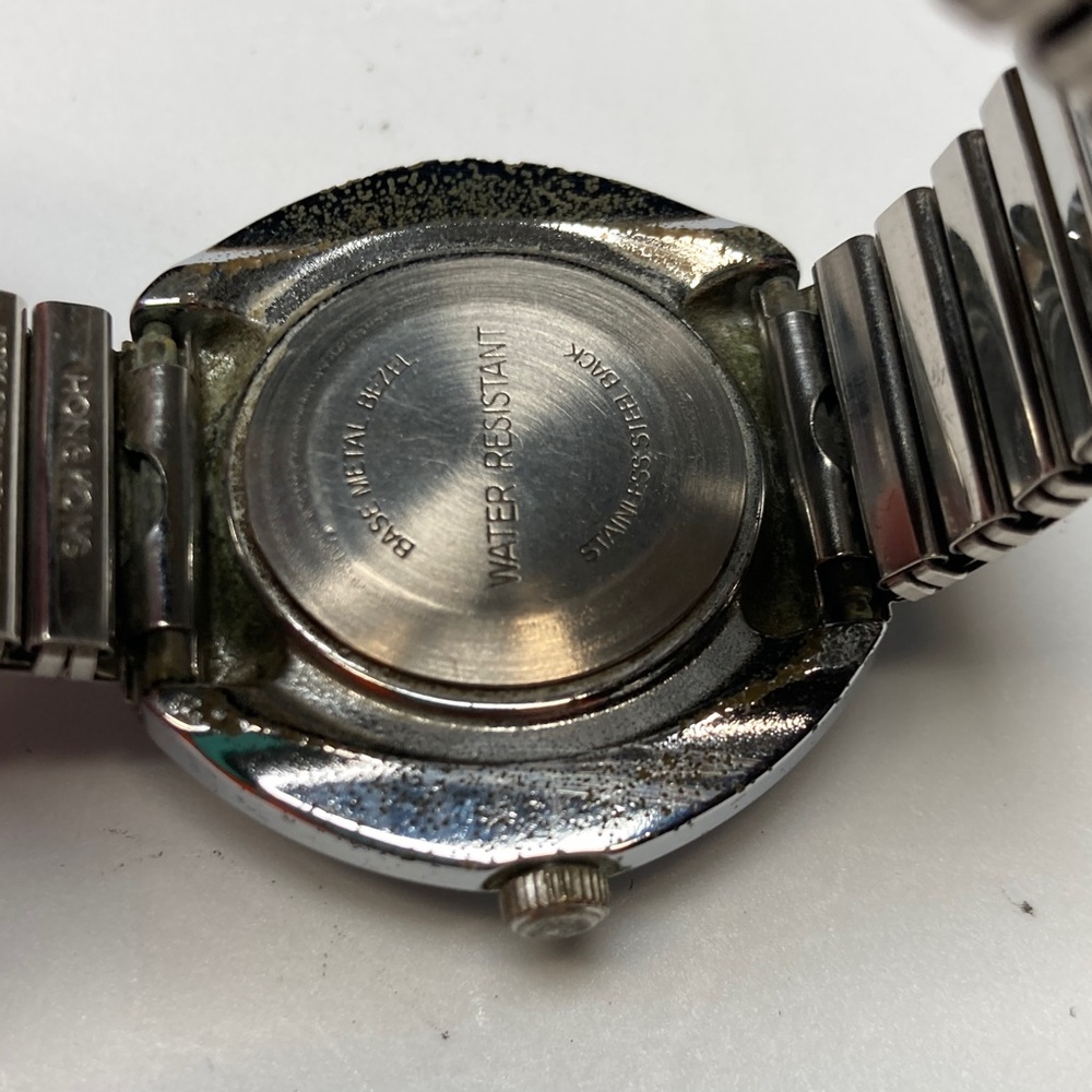 Vintage Timex black dial watch, works, stainless stretch bracelet - Picture 6 of 15